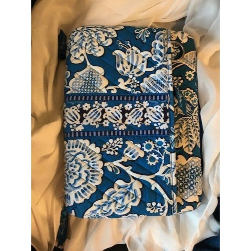 Vera Bradley Ipad / Tablet Hard case with Strap in Retired "Blue Lagoon" Pattern